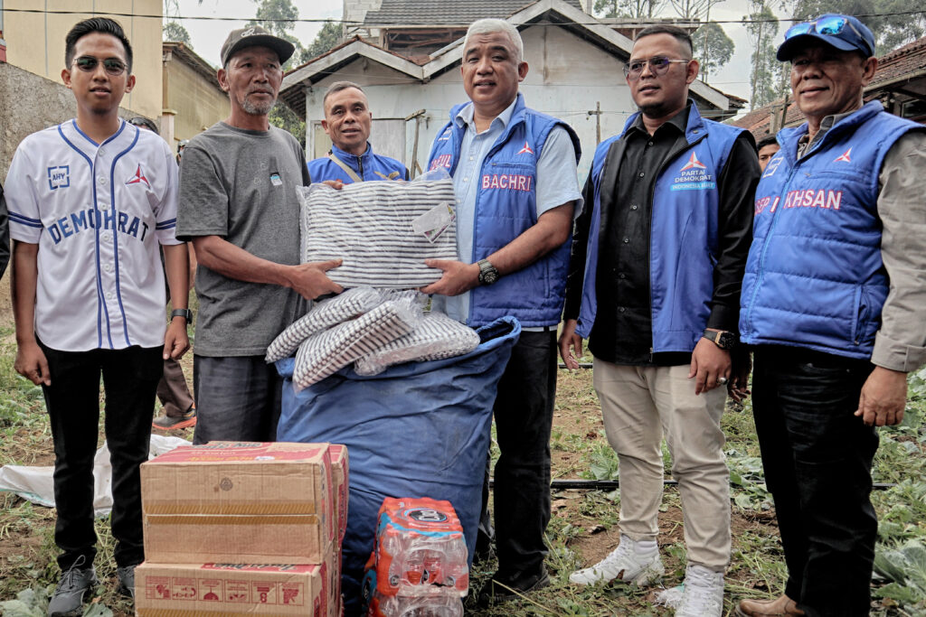 Demokrat Jabar dan DPC Demokrat Kabupaten Bandung Bantu Korban Gempa Kertasari
